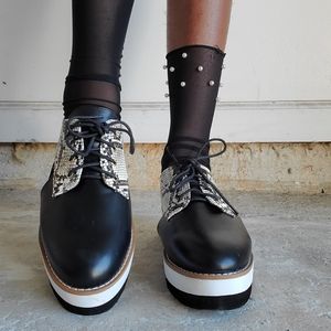 Cut out snakeskin platform oxfords